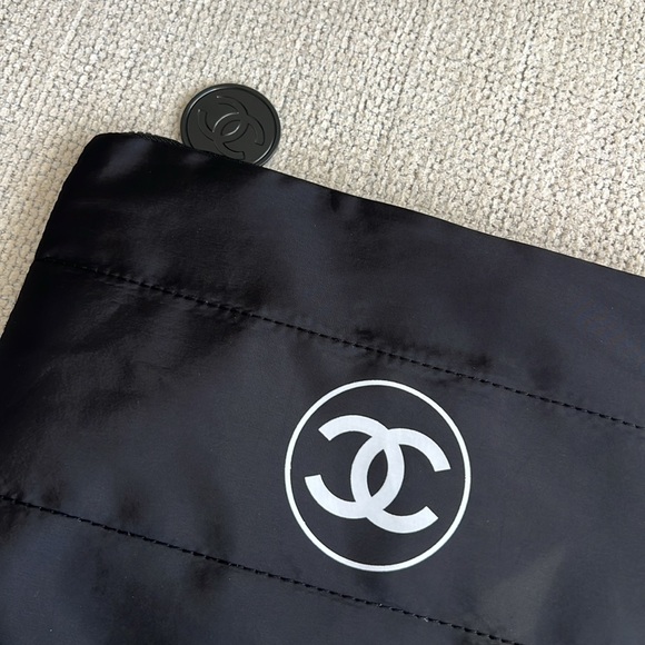 Chanel Beauty Makeup Bag - Picture 2 of 4
